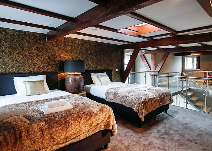 Leidseplein Hostel *