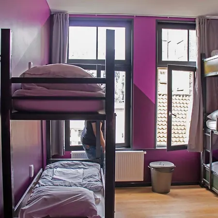 بيت شباب هوستال لايدزبلين