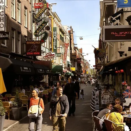 Leidseplein Hostel *