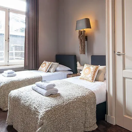 هوستال لايدزبلين بيت شباب أمستردام