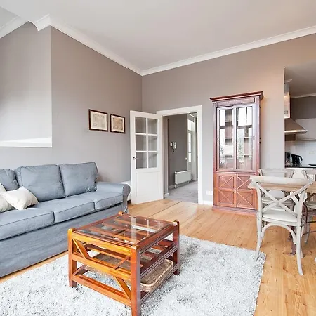 هوستال لايدزبلين بيت شباب أمستردام