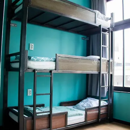 بيت شباب هوستال لايدزبلين *