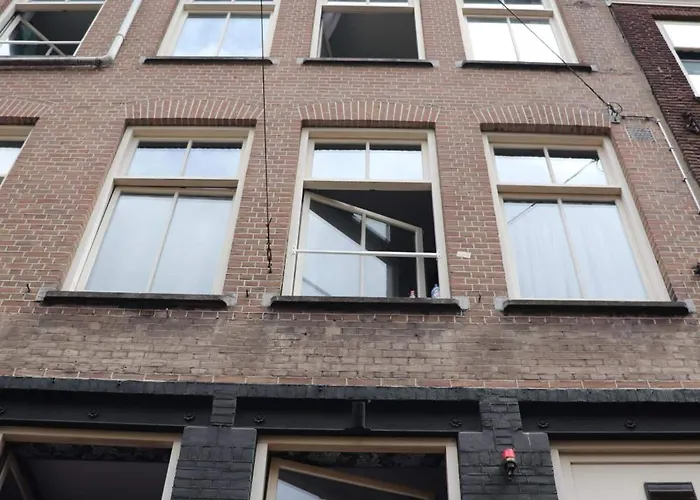 بيت شباب هوستال لايدزبلين أمستردام