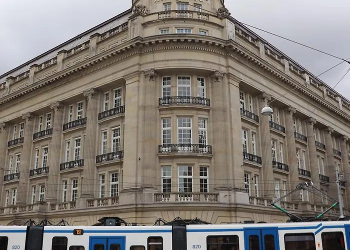 هوستال لايدزبلين بيت شباب أمستردام