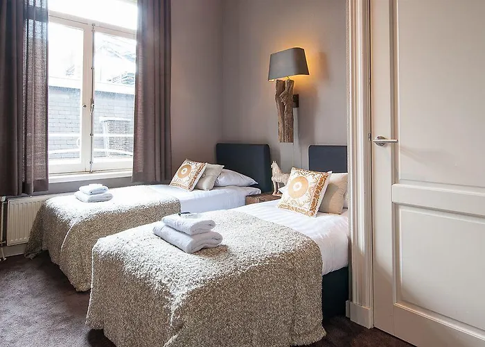 هوستال لايدزبلين بيت شباب أمستردام