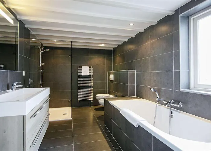 هوستال لايدزبلين * أمستردام