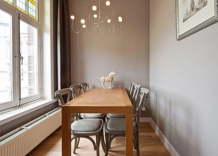 هوستال لايدزبلين بيت شباب *