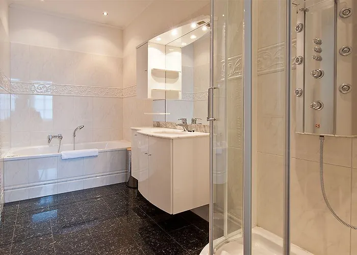 هوستال لايدزبلين * أمستردام