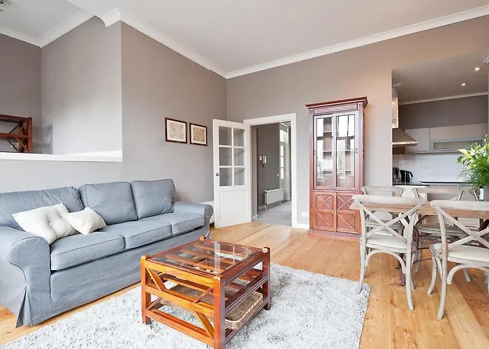 هوستال لايدزبلين بيت شباب أمستردام