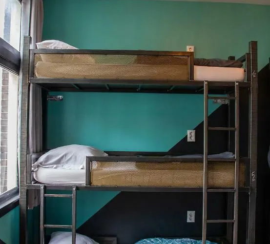 بيت شباب هوستال لايدزبلين أمستردام