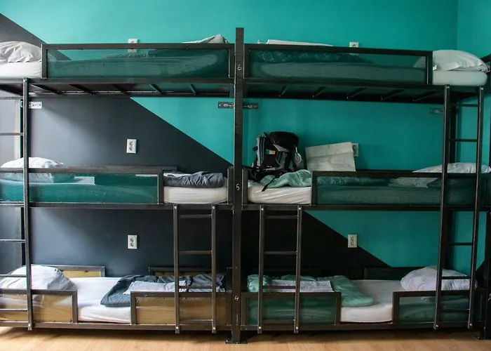 هوستال لايدزبلين * أمستردام