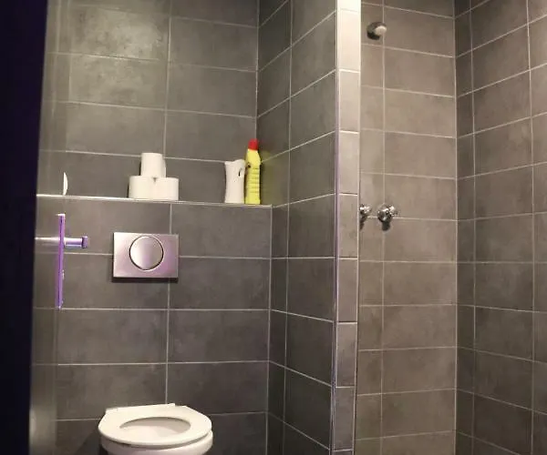 هوستال لايدزبلين بيت شباب أمستردام