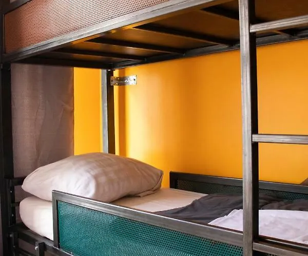 هوستال لايدزبلين * أمستردام