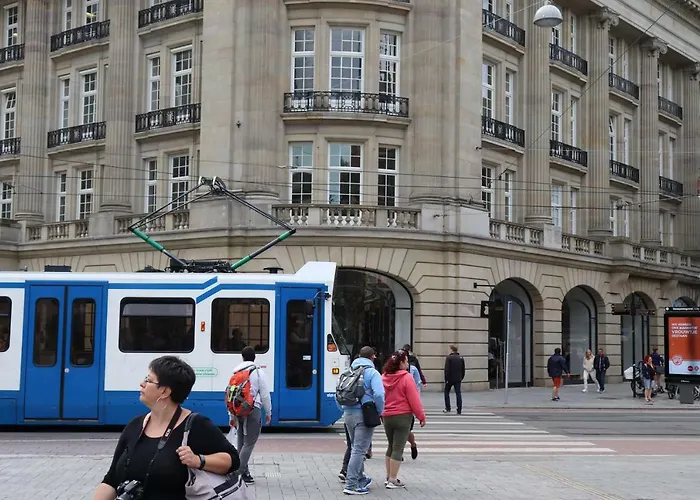 هوستال لايدزبلين * أمستردام