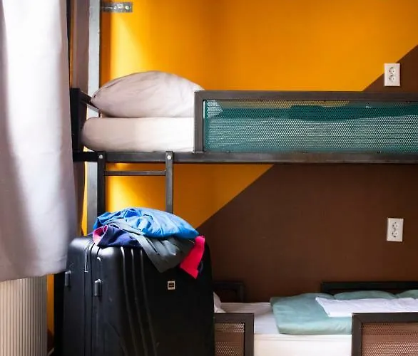 بيت شباب هوستال لايدزبلين *