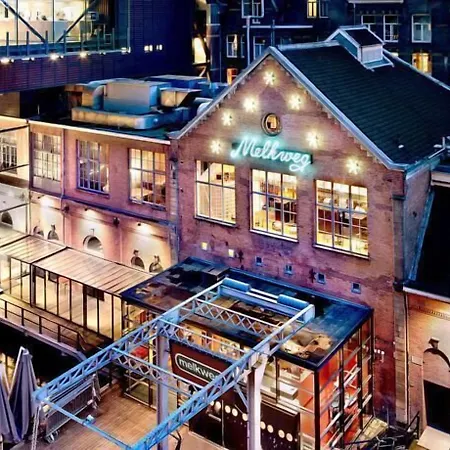 Leidseplein Hostel *