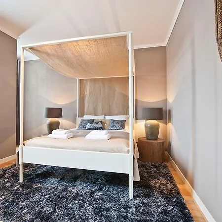 Leidseplein Hostel *